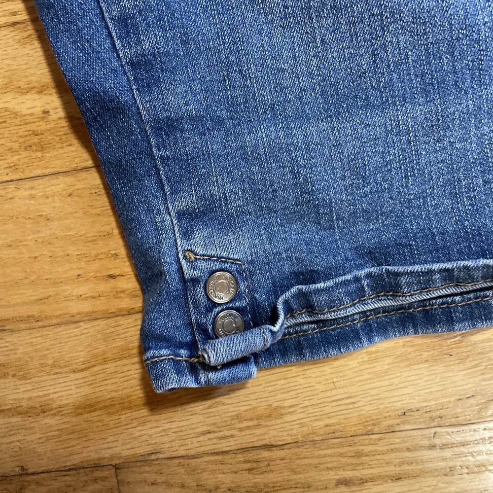 2 pair Gloria Vanderbilt Amanda Bermuda Denim Jean Shorts size 18 - Picture 7 of 14